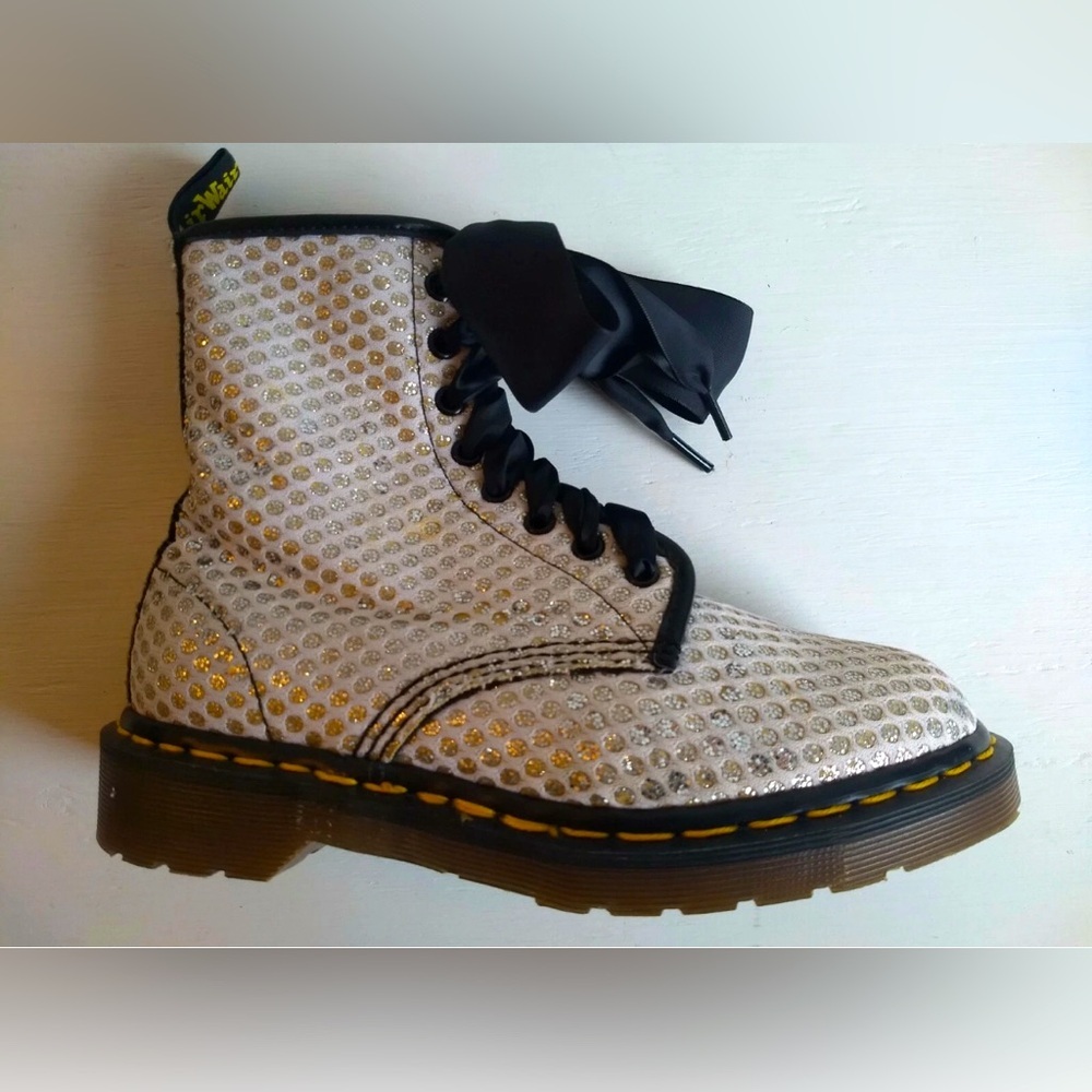 RARE DR MARTENS SILVER GLITTER BOOTS OVAL DESIGN VINTAGE MADE IN ENGLAND US 7